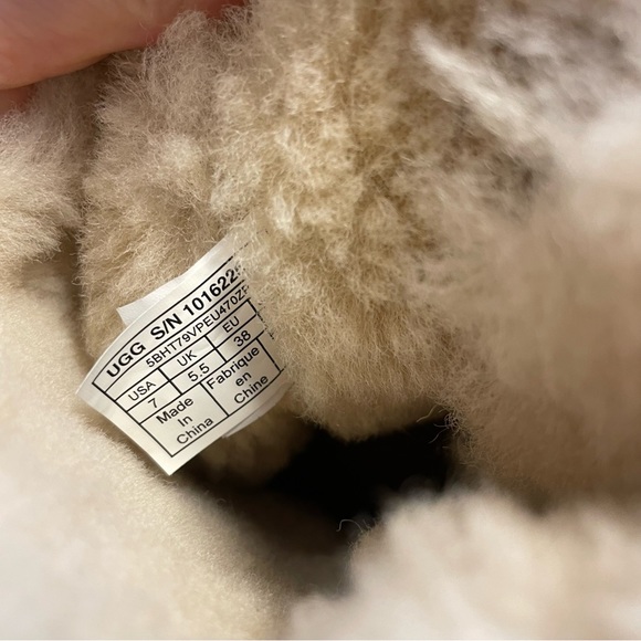 new UGG Bailey Bow 2 boots - Picture 3 of 9